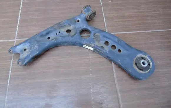 Volkswagen Golf VII Front lower control arm/wishbone 5Q0407151J