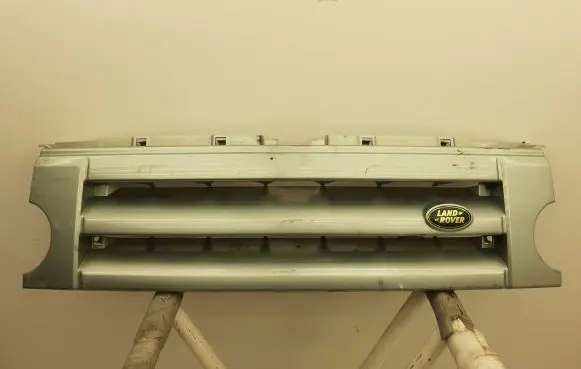 Land Rover Discovery 3 - LR3 Front bumper upper radiator grill Dhb000274 ER00024