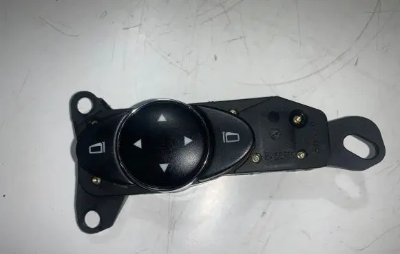 Mercedes-Benz E W211 Wing mirror switch 2118208310 03211010