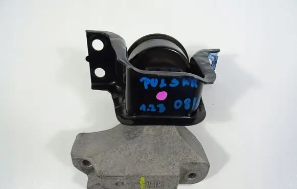 Nissan Pulsar Engine mount bracket