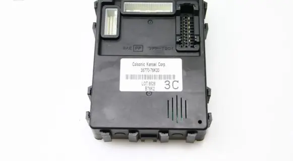 Suzuki Grand Vitara II Comfort/convenience module 3677076K20