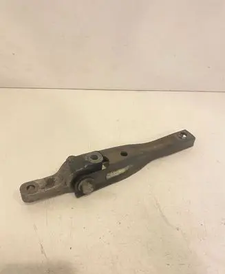 Volkswagen PASSAT B8 Engine mount bracket 5Q0199855P