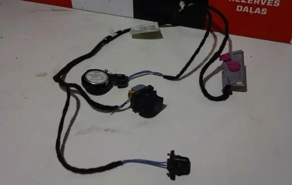 Audi A3 S3 8P Rear door wiring loom 8P4971693M