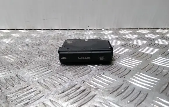Toyota Avensis T250 Windscreen/window heater switch 8479005110