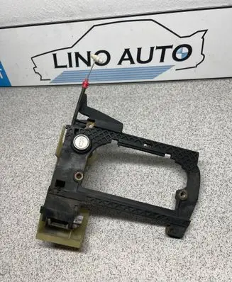 BMW 5 E39 Front door exterior handle/bracket 51218245353