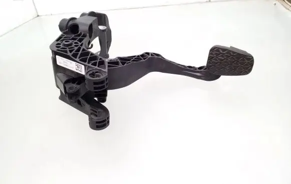 Ford Fiesta Clutch pedal AY117B633HE
