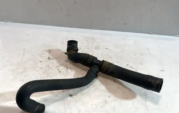 Volkswagen PASSAT B5 Engine coolant pipe/hose 028121053A