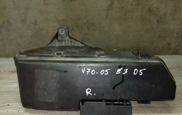 Volvo V70 Fuse box cover 9494210