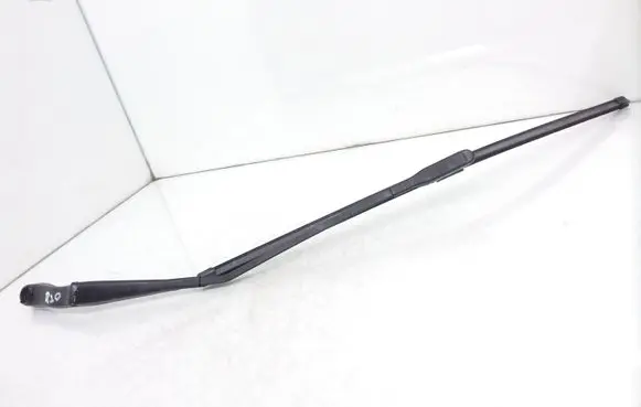 Mercedes-Benz B W245 Front wiper blade arm A1698200140