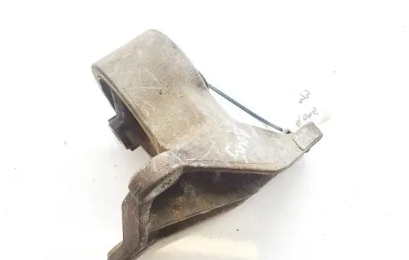 Mitsubishi Grandis Engine mount bracket