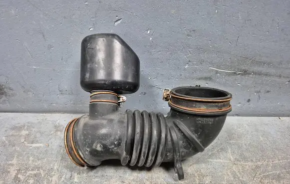 Mitsubishi Outlander Air intake hose/pipe MN135271