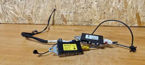 Renault Scenic III - Grand scenic III Aerial antenna amplifier 282300003r