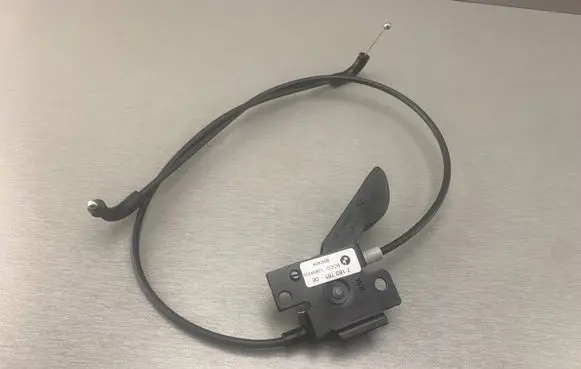 BMW 7 F01 F02 F03 F04 Engine bonnet (hood) release handle 7183765 51237183765