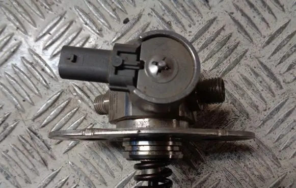 Mini One - Cooper F56 F55 Fuel injection high pressure pump 0261520249 3010990309 13517636881