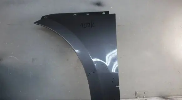 Porsche Macan (95B) Fender mounting bracket