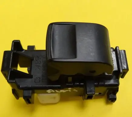 Toyota Auris 150 Electric window control switch 1928294