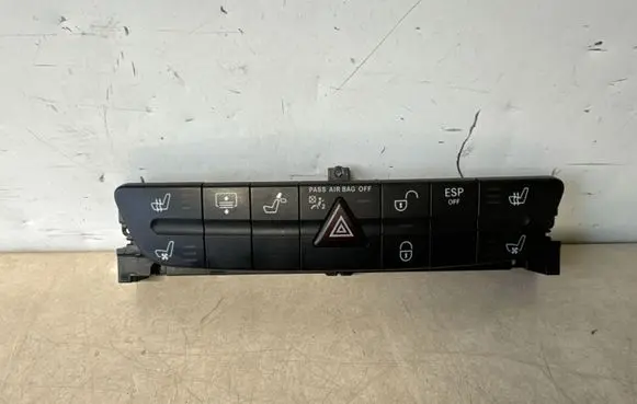 Mercedes-Benz CLS C219 Seat heating switch 2118211281