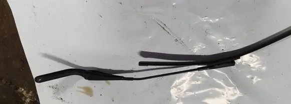 Nissan X-Trail T30 Windshield/front glass wiper blade NOCODE