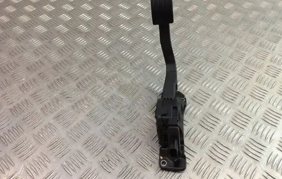 Ford C-MAX II Accelerator throttle pedal AV619F836AB