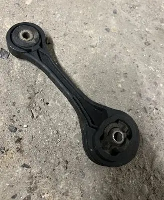 Subaru Outback Engine mount bracket