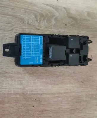 Volvo S40, V40 Fuse module 30807016