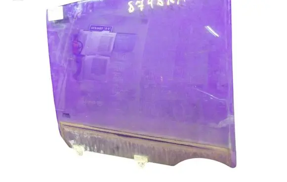 Nissan Versa Front door window glass four-door 