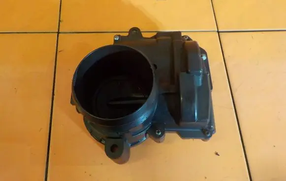 Mini One - Cooper R56 Throttle body valve V757438080 4MB46