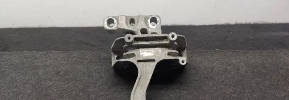 Engine mount bracket