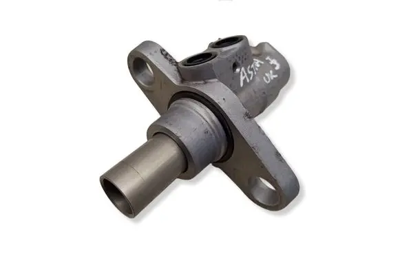 Opel Astra J Master brake cylinder 41550110