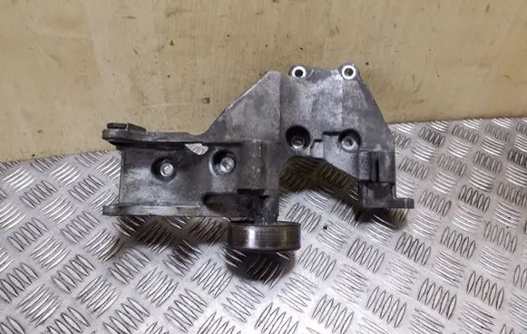KIA Sorento Generator/alternator bracket 