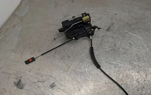 Opel Signum Front door lock 13157763
