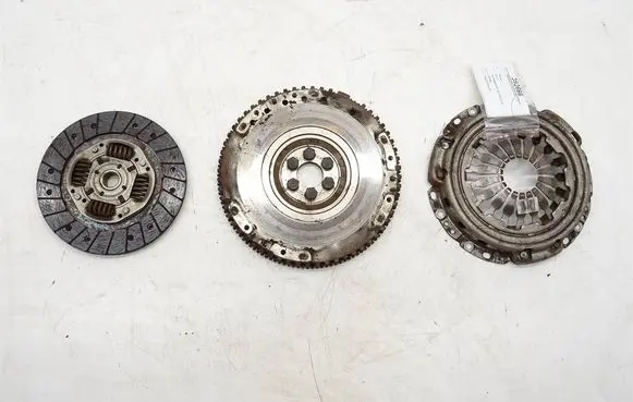 Renault Clio IV Clutch set kit 302102934R