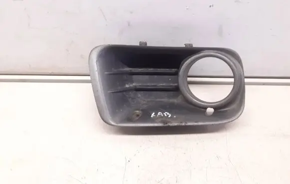Mitsubishi Galant Front fog light trim/grill MR275262