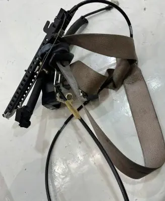 Mercedes-Benz S W140 Front seatbelt