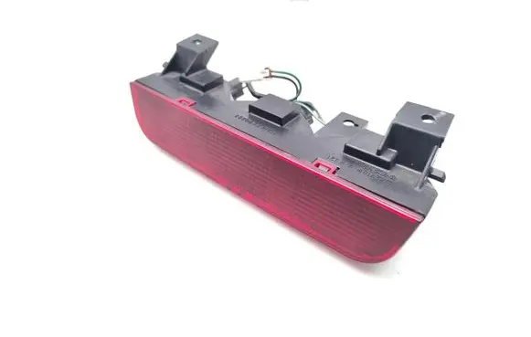 Mitsubishi Pajero Third/center stoplight E4027559