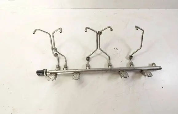 BMW X3 F25 Fuel injector supply line/pipe 7575779 96627949