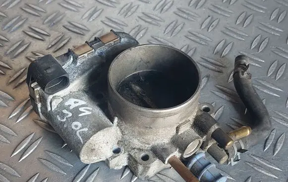 Audi A4 S4 B6 8E 8H Throttle valve 078133062B