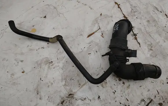 Volkswagen Touareg I Air intake hose/pipe 7L0129533