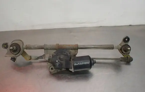 Mitsubishi Outlander Front wiper linkage and motor