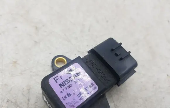 Nissan X-Trail T30 ESP acceleration yaw rate sensor 479308H300