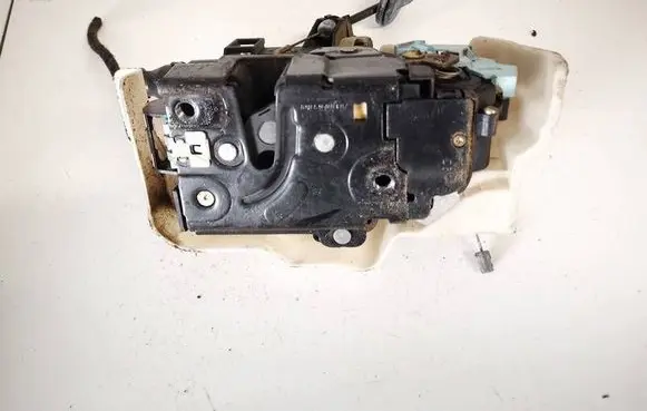 Volkswagen Touran I Front door lock