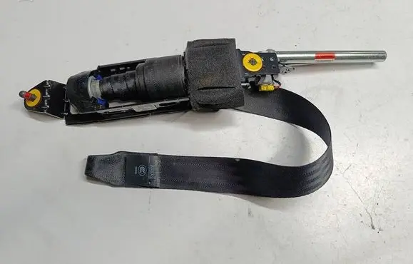 Volvo C30 Front seatbelt 31320499