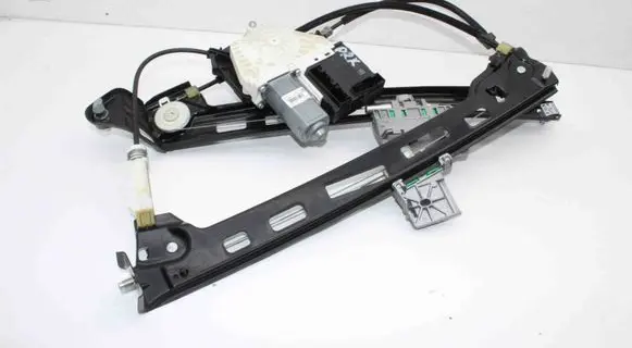 Volkswagen PASSAT CC Front door electric window regulator 3C8837461J