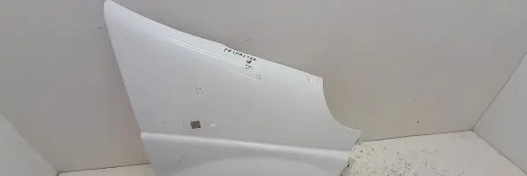 Nissan Primastar Fender