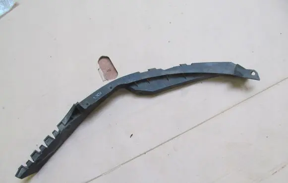 Skoda Octavia Mk2 (1Z) Front bumper mounting bracket 1Z0807183D