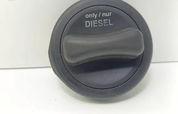 Mercedes-Benz E W211 Fuel tank filler cap A2204700705
