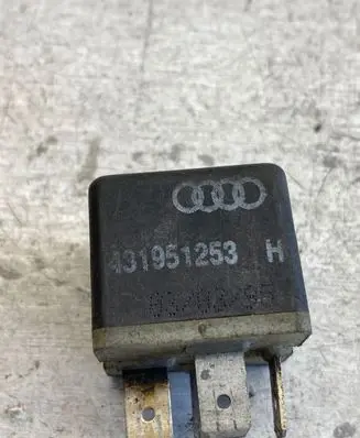 Audi A6 S6 C4 4A Other relay 431951253h