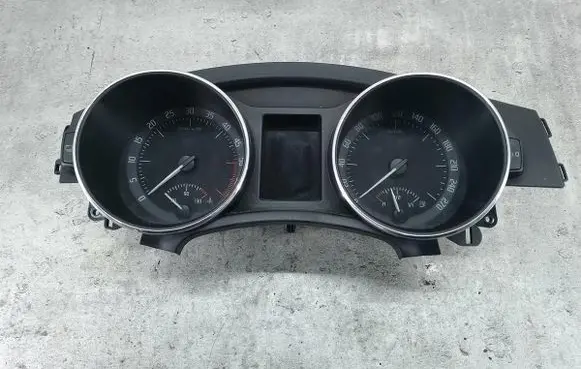 Skoda Superb B6 (3T) Speedometer (instrument cluster) 3T1920811E