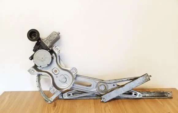 Toyota Auris 150 Front door window regulator with motor 857100D100 973582100