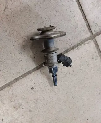 Fuel injector